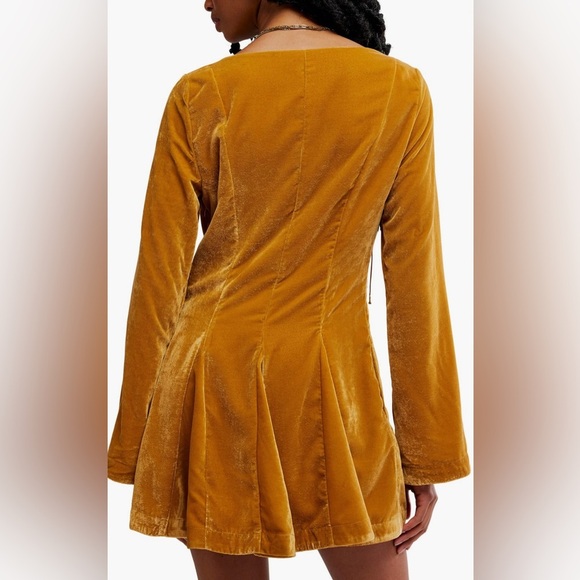 Linney Velvet Mini NWOT golden syrup - Picture 3 of 3